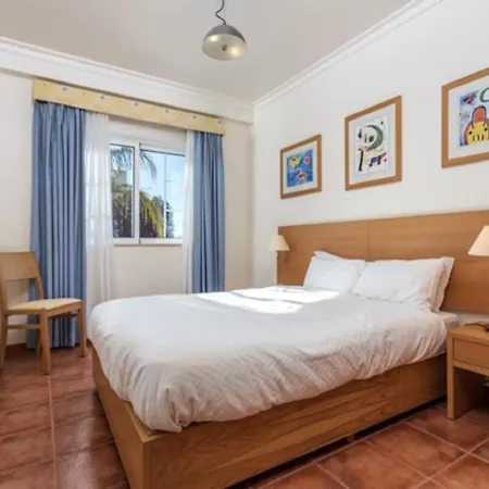 Al2 Apartment *
